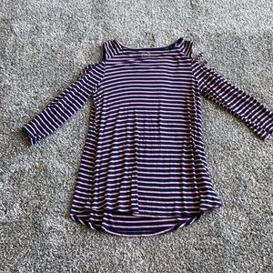 Size small 3/4 length cold shoulder top.